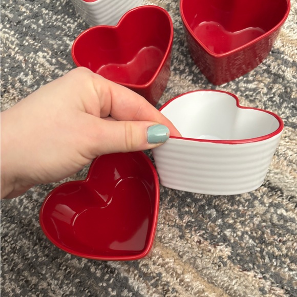 Set of 8 Heart-Shaped Red and White Mini Bowls - Picture 5 of 5